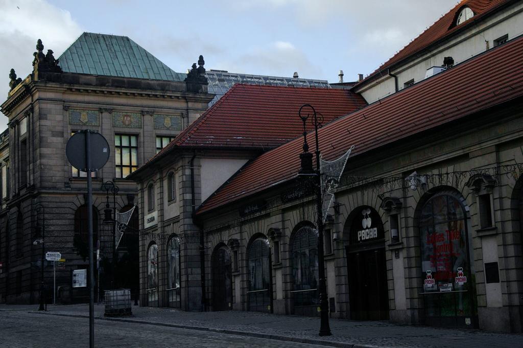 Apartamenty Stary Rynek Paderewskiego พอซนาน ภายนอก รูปภาพ